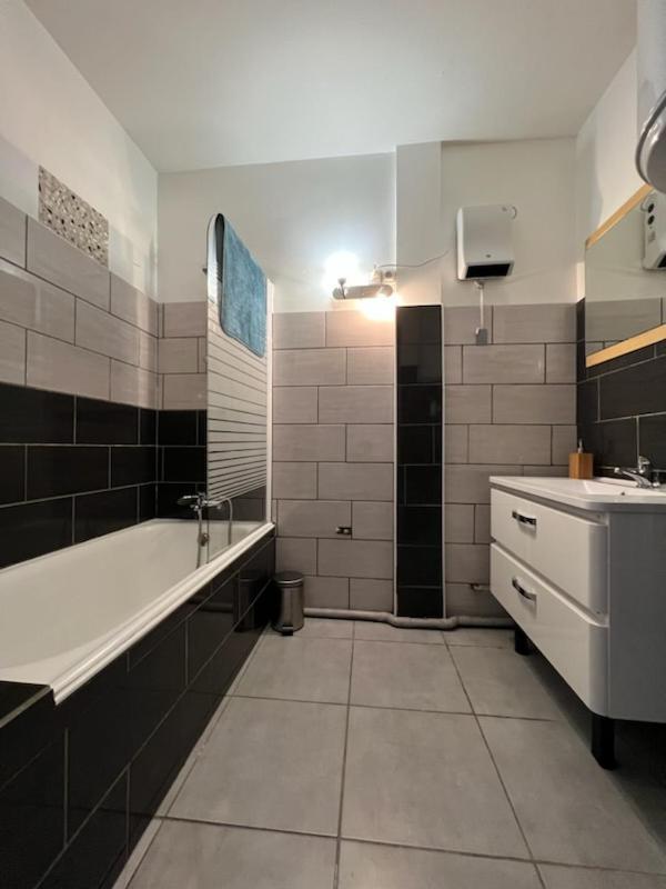 La Dolce Vita -T2 52M2- Dernier Etage- Terrasse-Parking-Wifi Fibre Apartment Tarbes Exterior photo